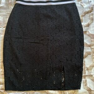 Project Runway lace size 14 skirt with lining.
